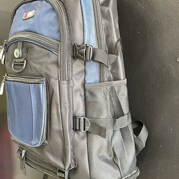 Large backpack for hiking, travel, park and pool day - Picture 3 of 7